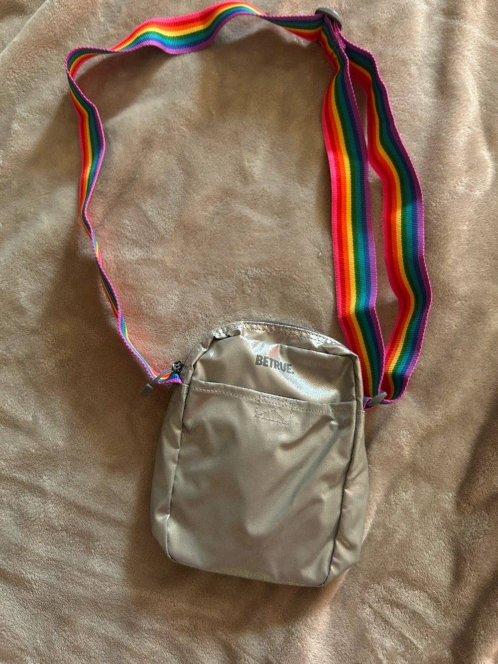 Nike Heritage BETRUE Crossbody Bag Silver Rainbow 🌈 PRIDE LGBTQ NWOT - Picture 5 of 12